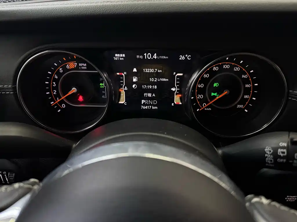 Jeep Wrangler — фото 15