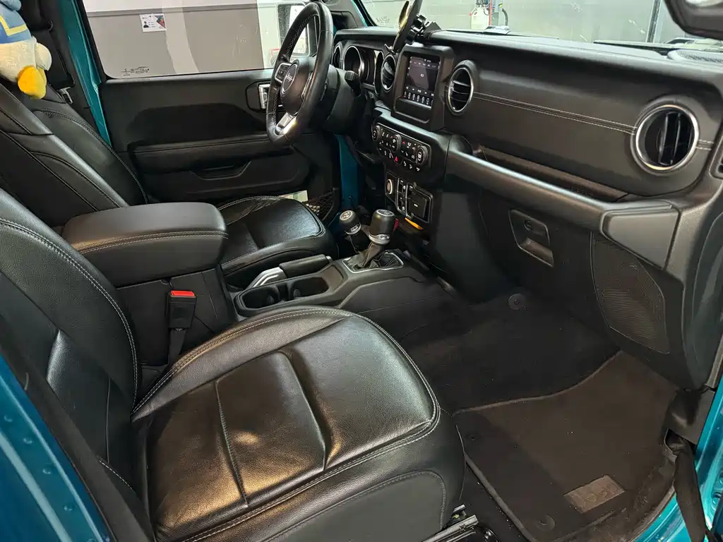 Jeep Wrangler — фото 17