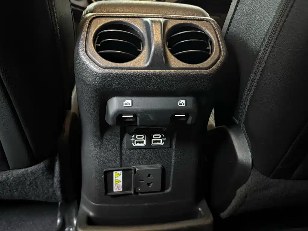 Jeep Wrangler — фото 19