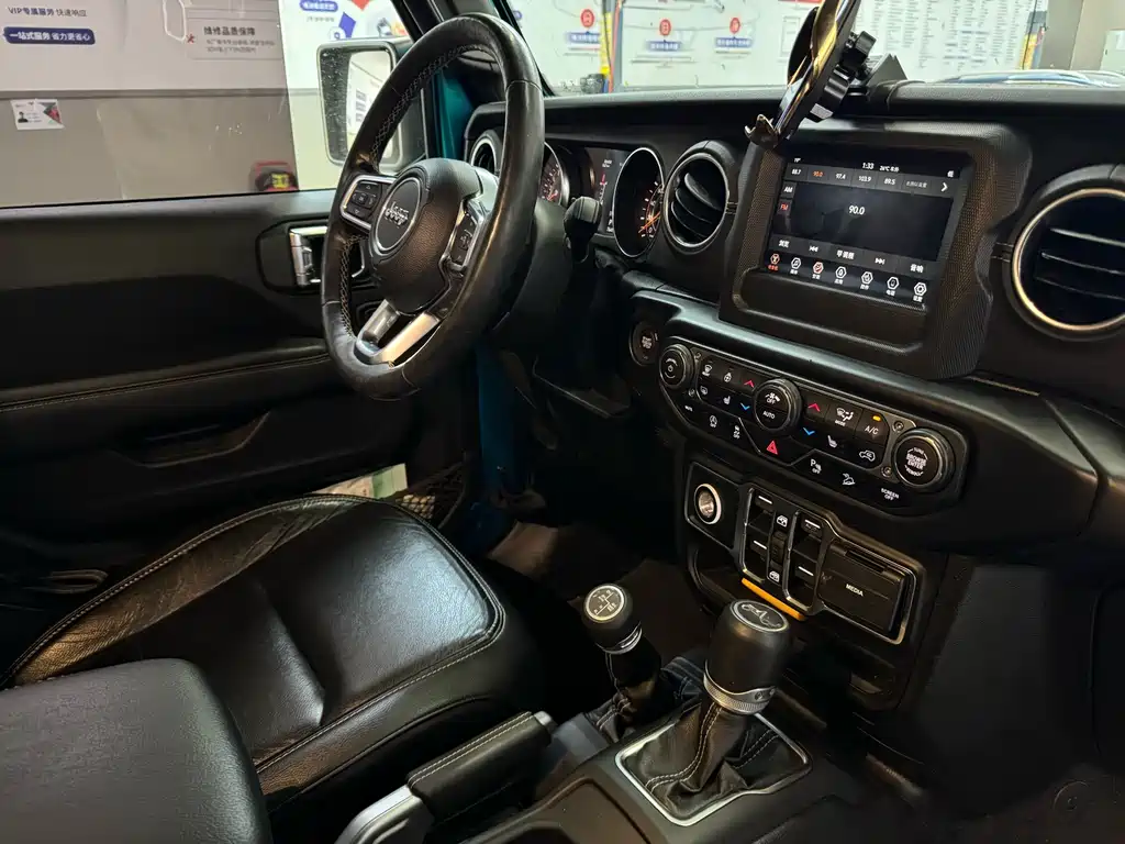 Jeep Wrangler — фото 21