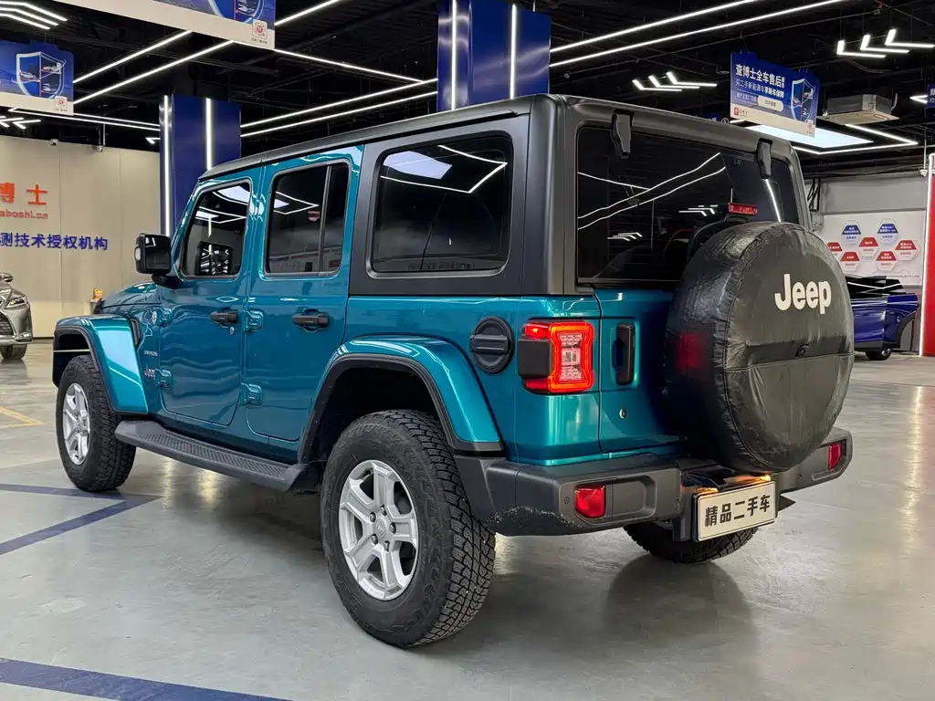 Jeep Wrangler — фото 8