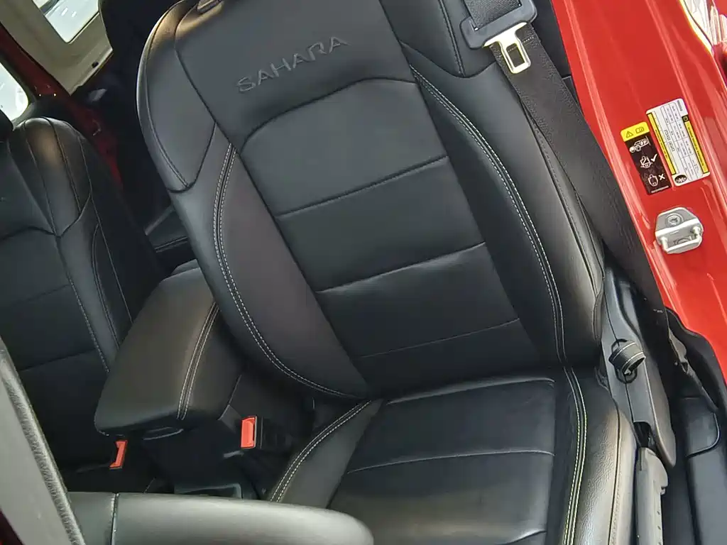 Jeep Wrangler — фото 19
