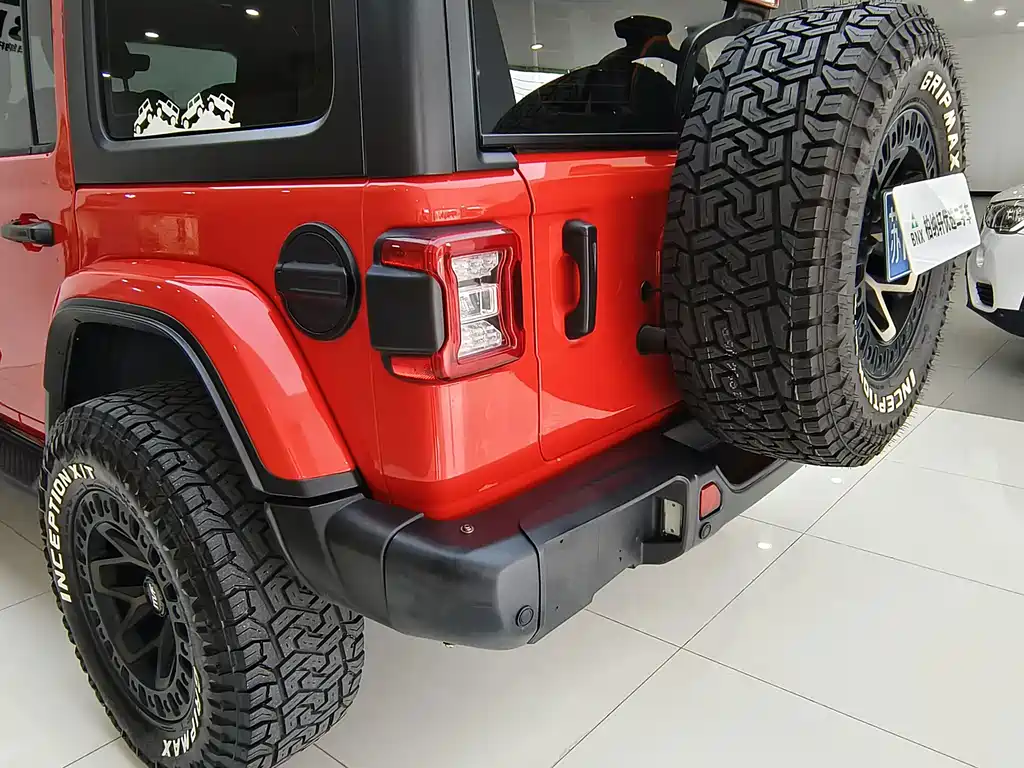 Jeep Wrangler — фото 34