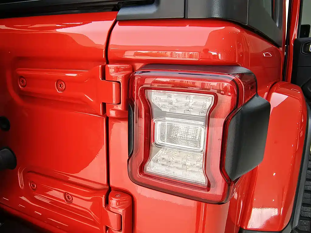 Jeep Wrangler — фото 35
