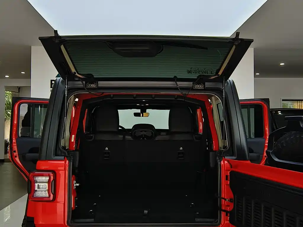 Jeep Wrangler — фото 37