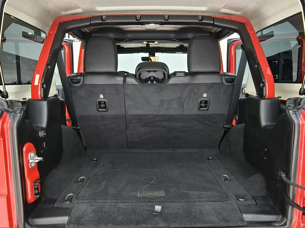 Jeep Wrangler — фото 38
