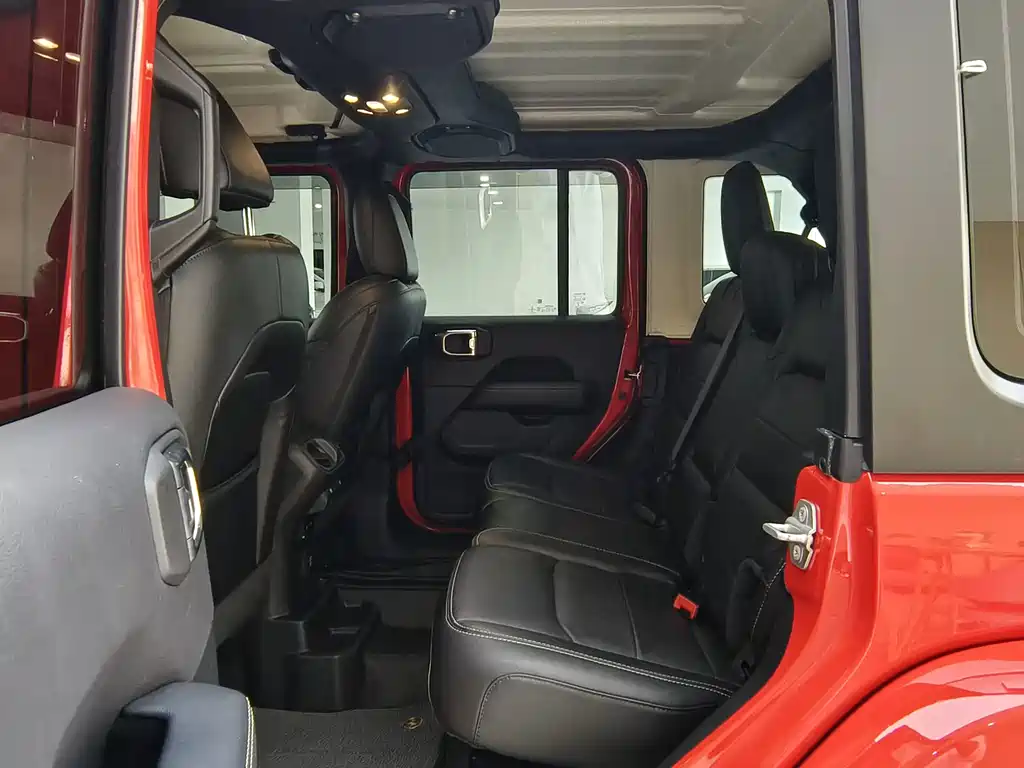 Jeep Wrangler — фото 10