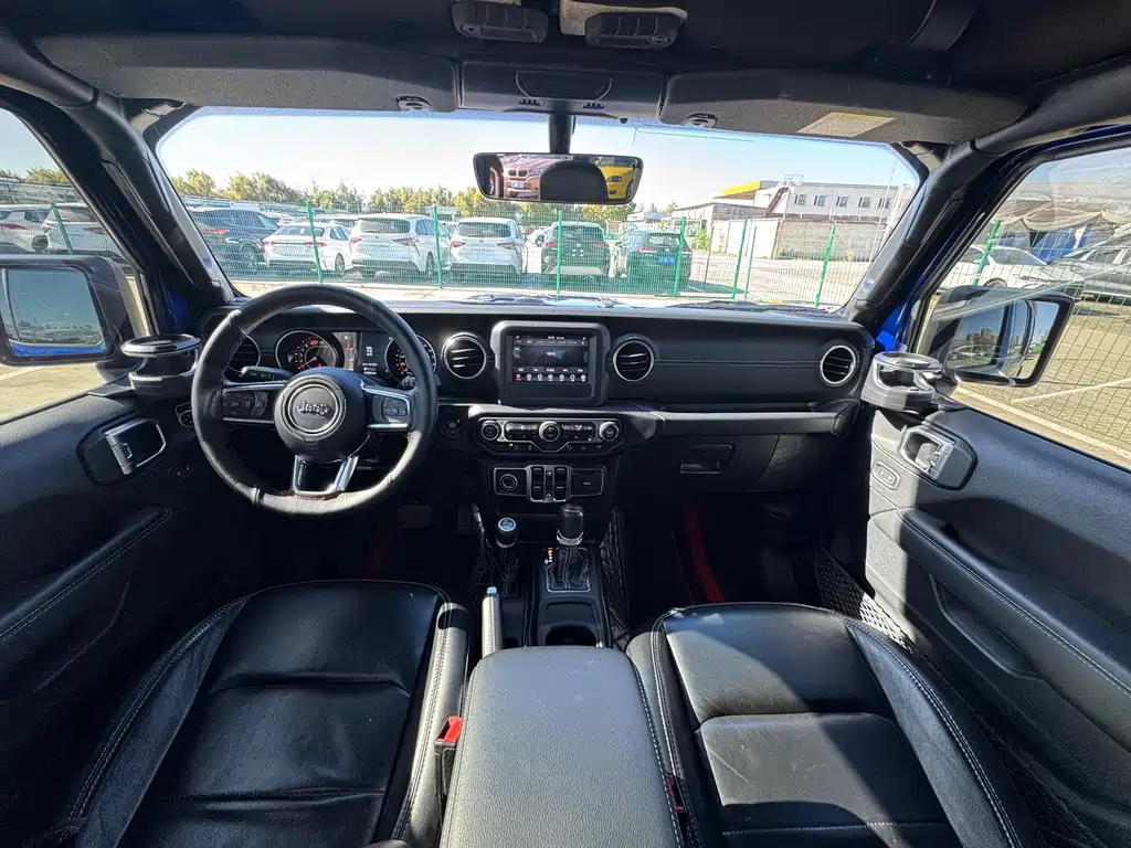Jeep Wrangler — фото 15