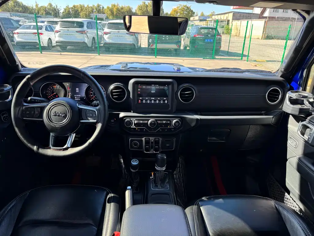 Jeep Wrangler — фото 16