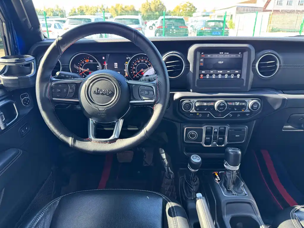 Jeep Wrangler — фото 17