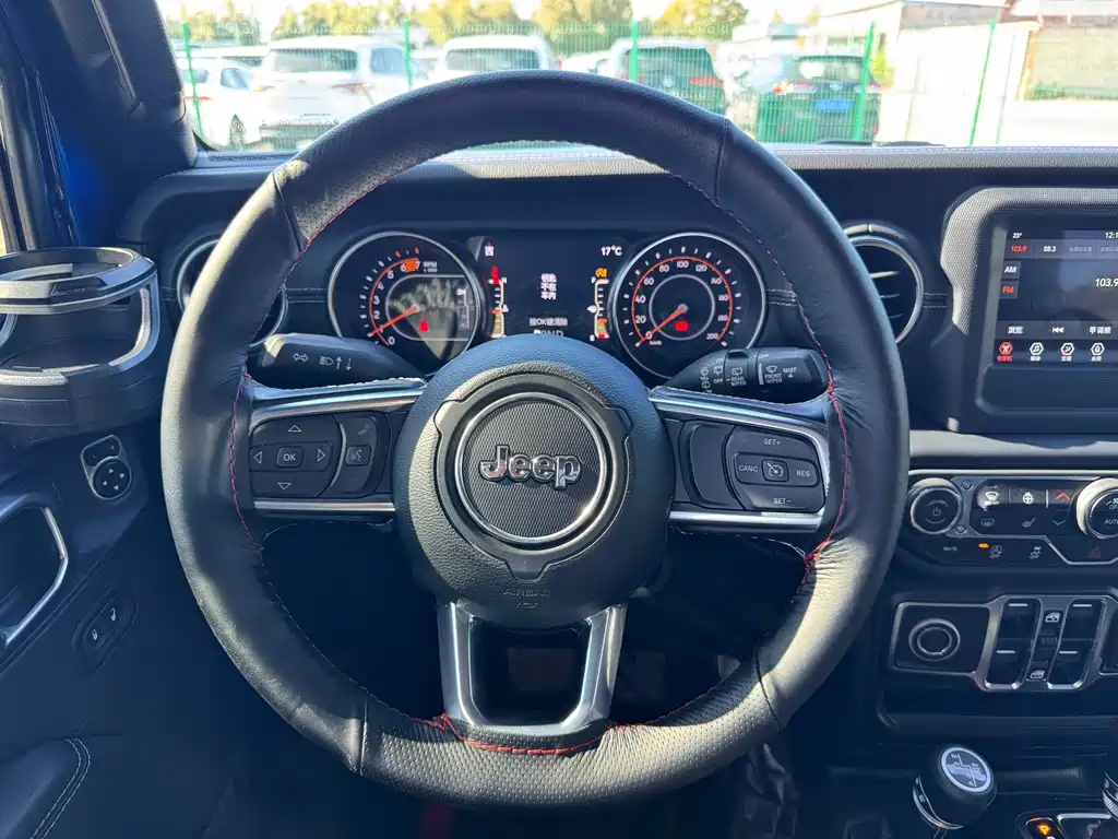 Jeep Wrangler — фото 18