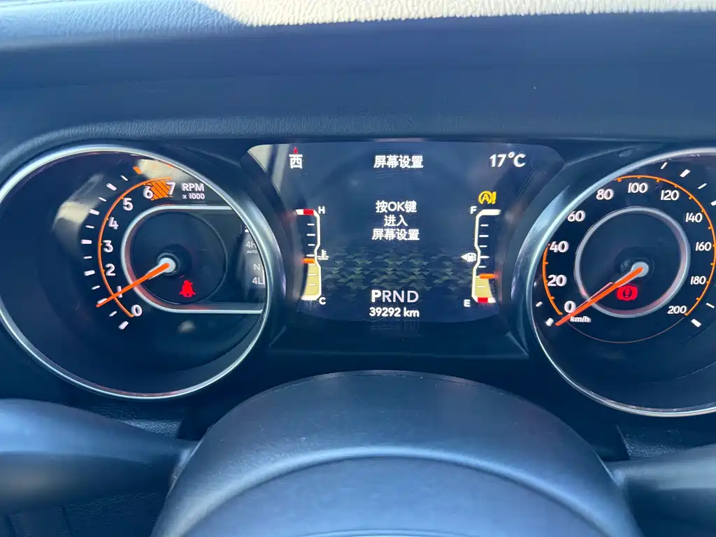 Jeep Wrangler — фото 19