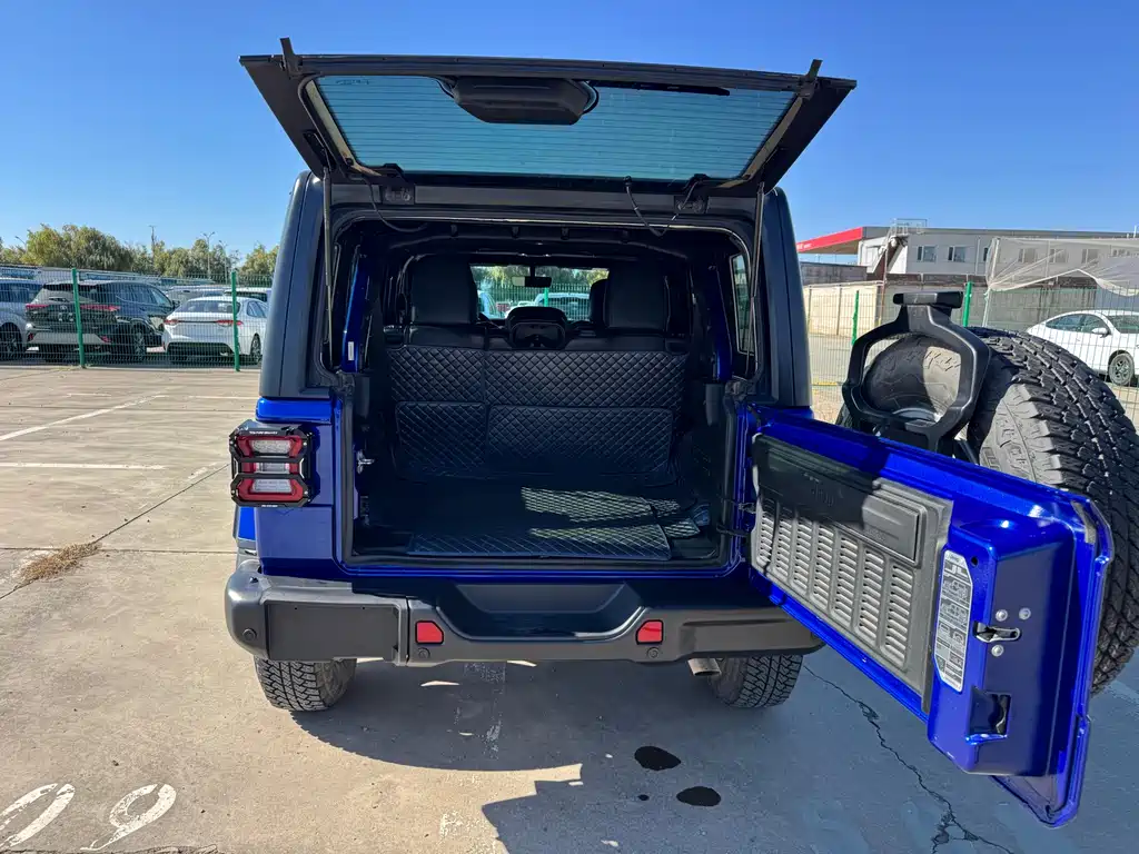 Jeep Wrangler — фото 23