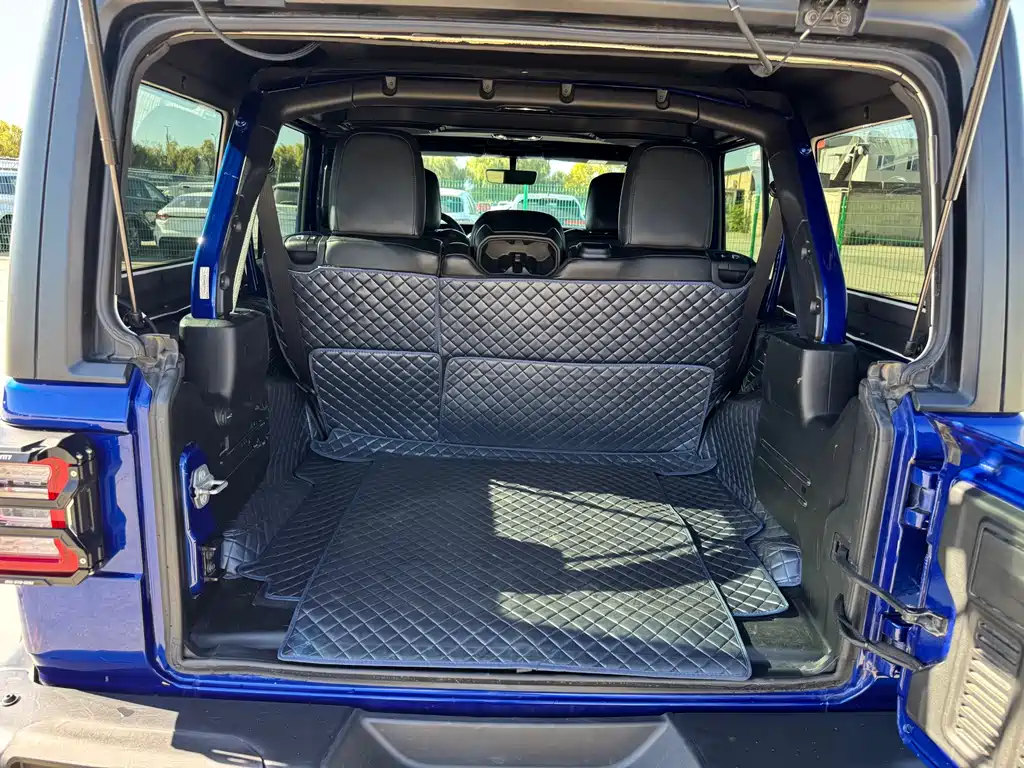 Jeep Wrangler — фото 24