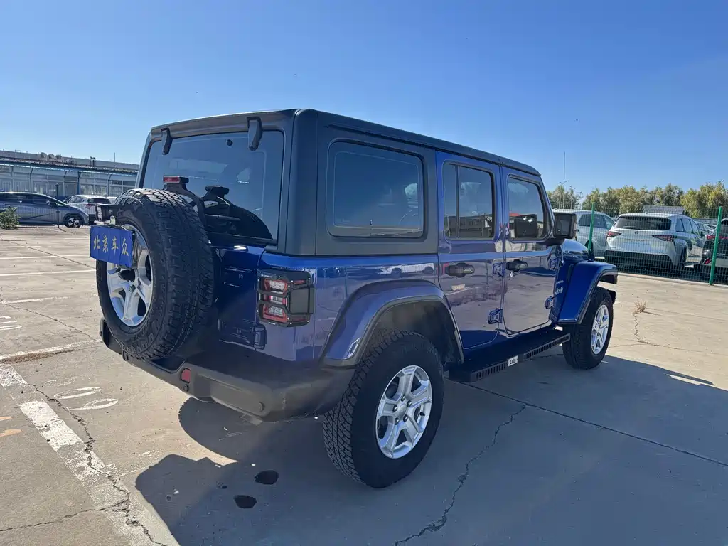 Jeep Wrangler — фото 5