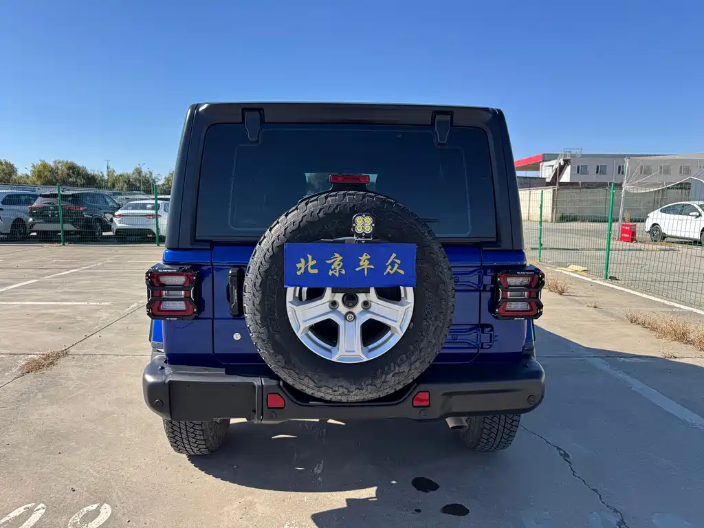 Jeep Wrangler — фото 6