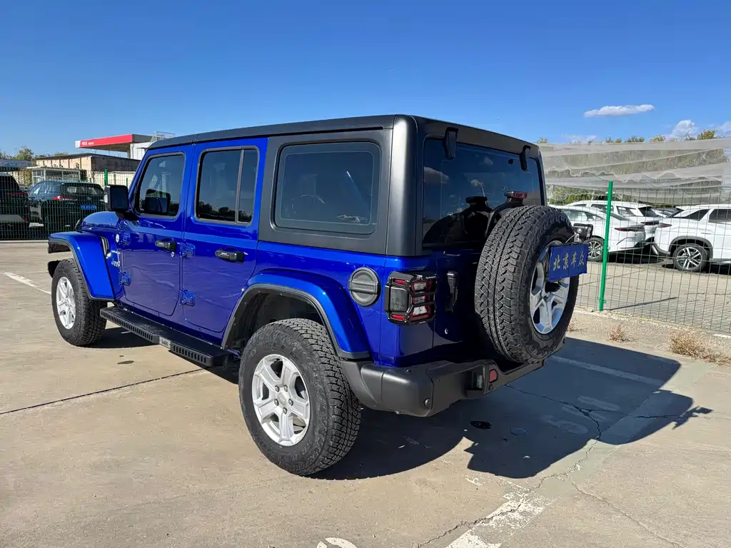 Jeep Wrangler — фото 7