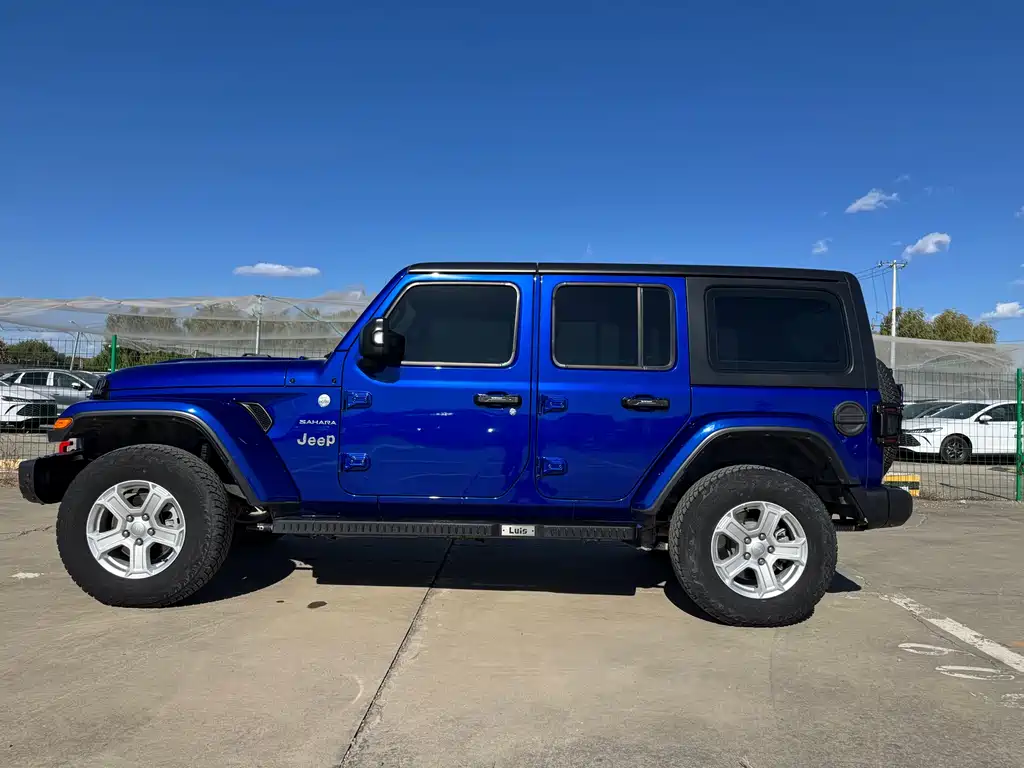 Jeep Wrangler — фото 8