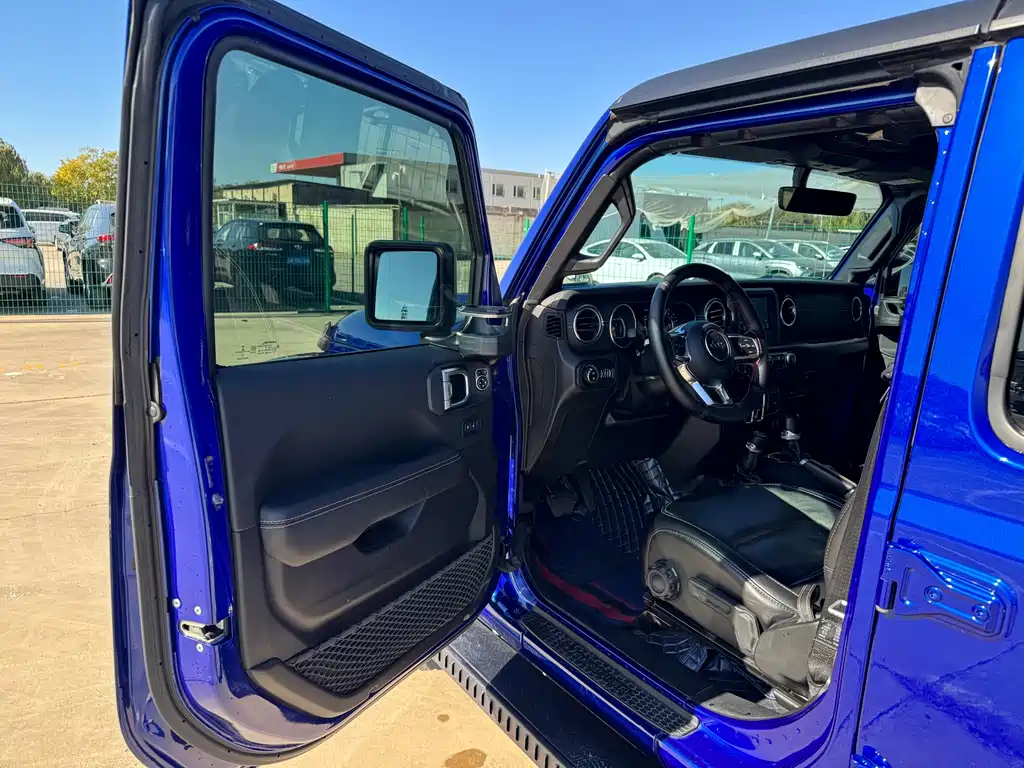 Jeep Wrangler — фото 9