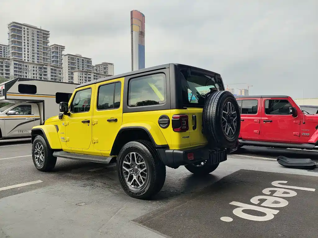Jeep Wrangler PHEV — фото 15