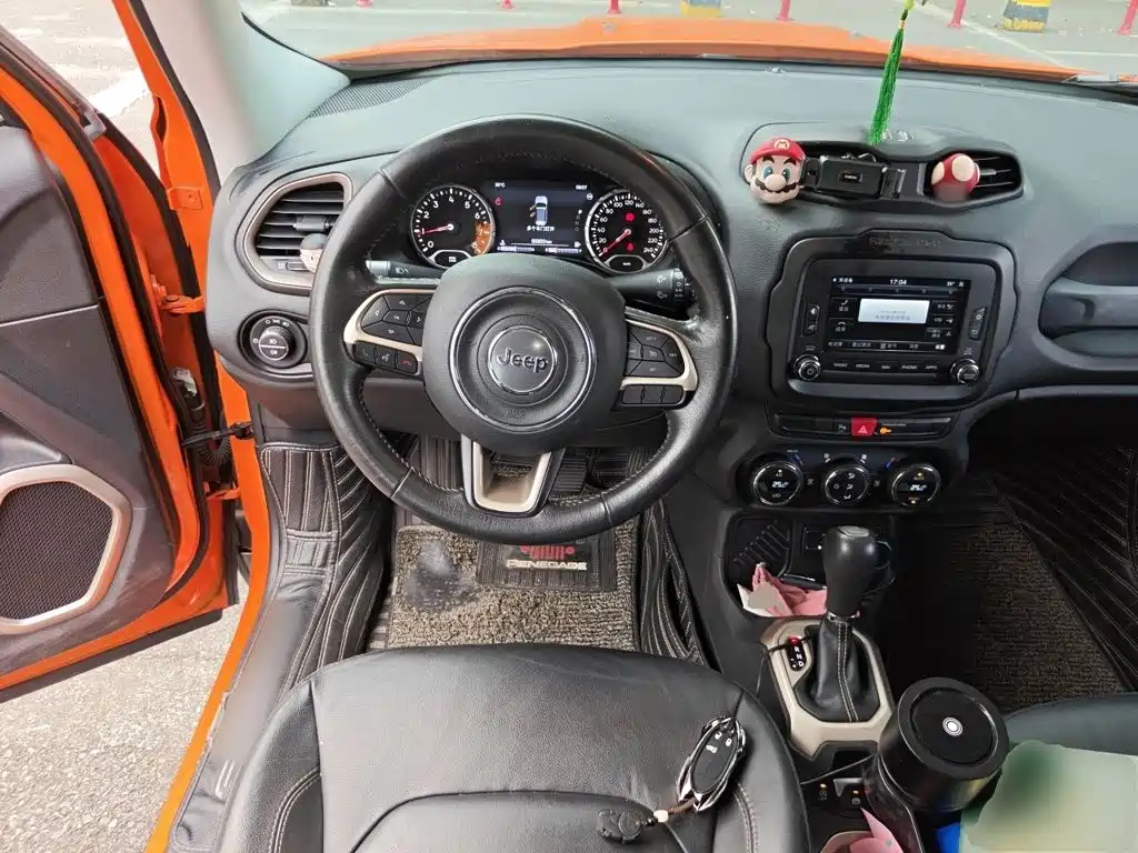 Jeep Renegade — фото 11