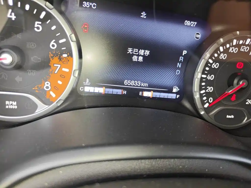 Jeep Renegade — фото 13