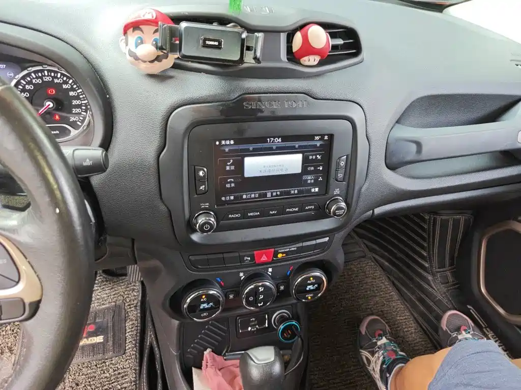 Jeep Renegade — фото 14