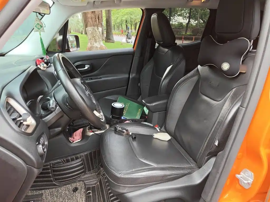 Jeep Renegade — фото 16
