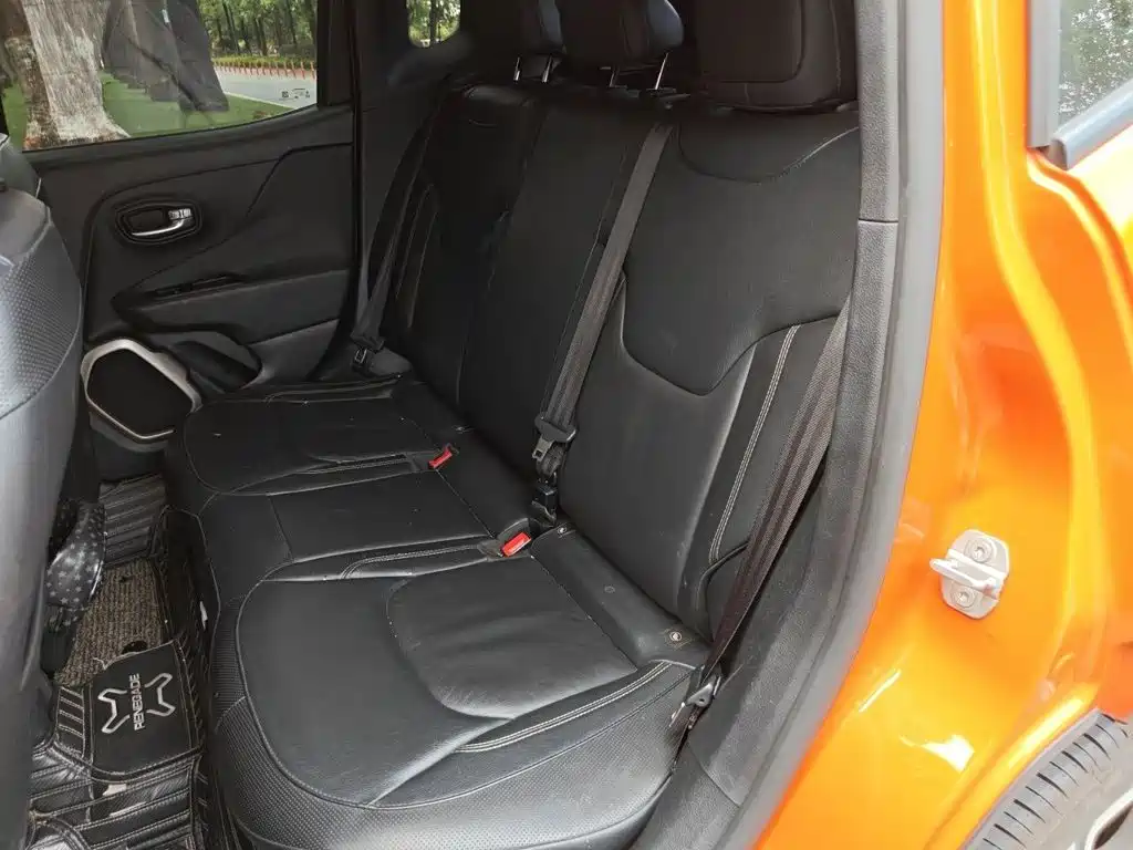 Jeep Renegade — фото 18