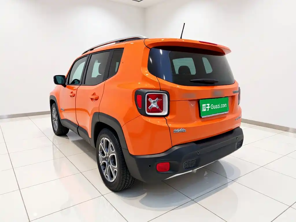 Jeep Renegade — фото 4