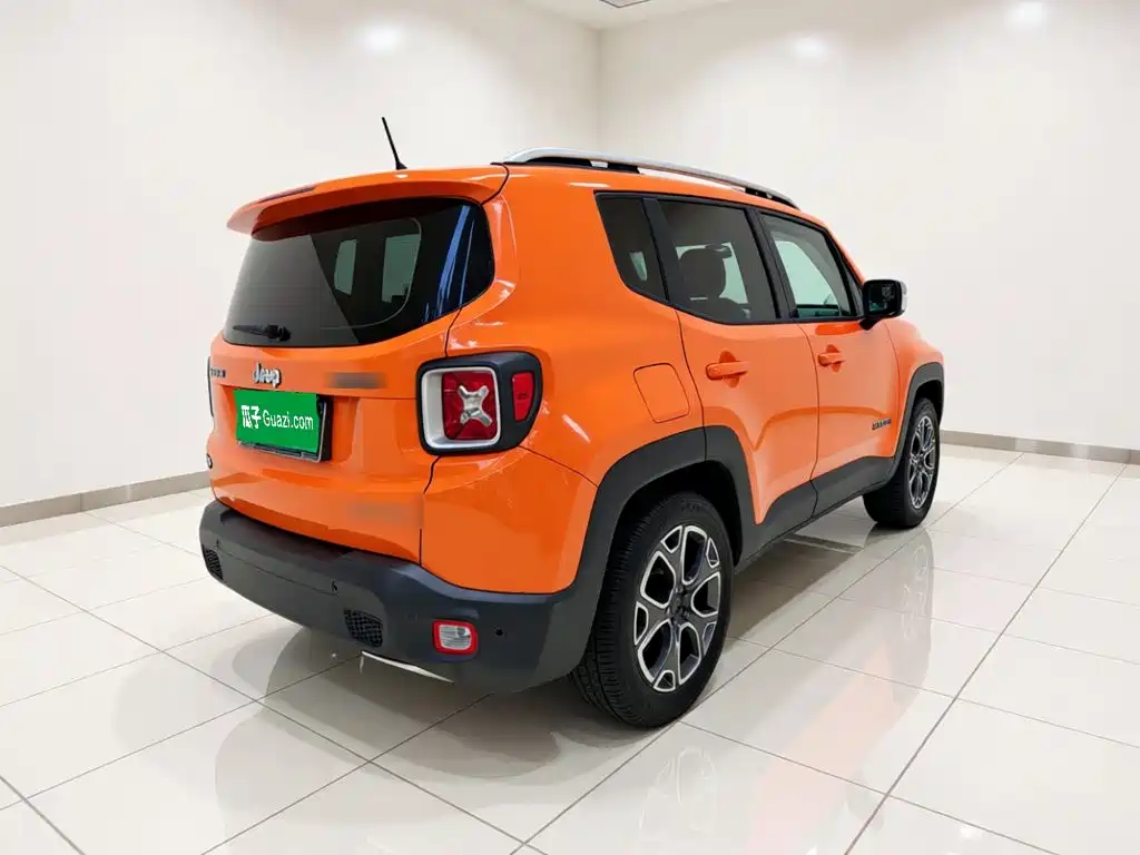 Jeep Renegade — фото 6