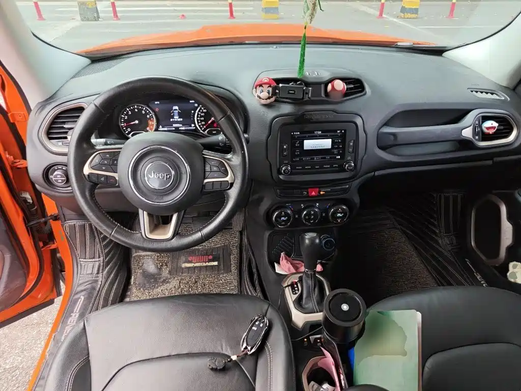 Jeep Renegade — фото 10