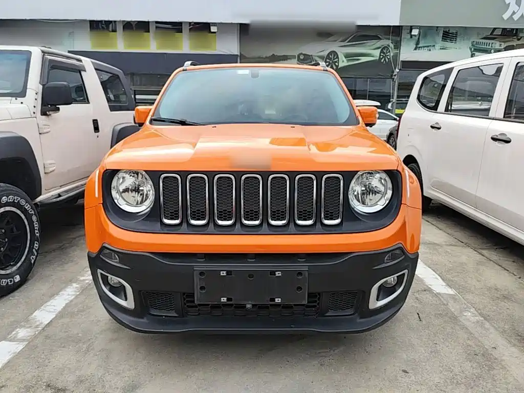 Jeep Renegade — фото 3