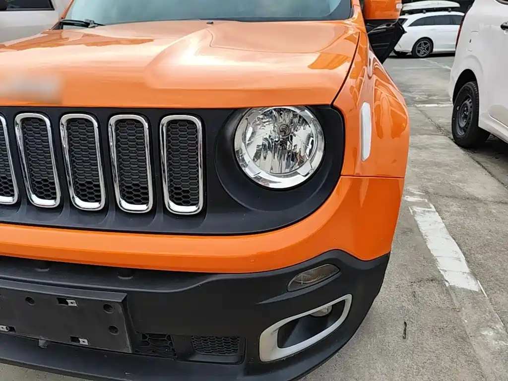 Jeep Renegade — фото 24