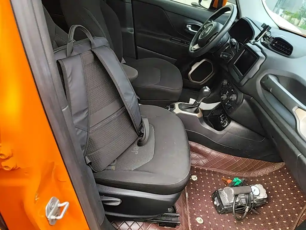 Jeep Renegade — фото 25