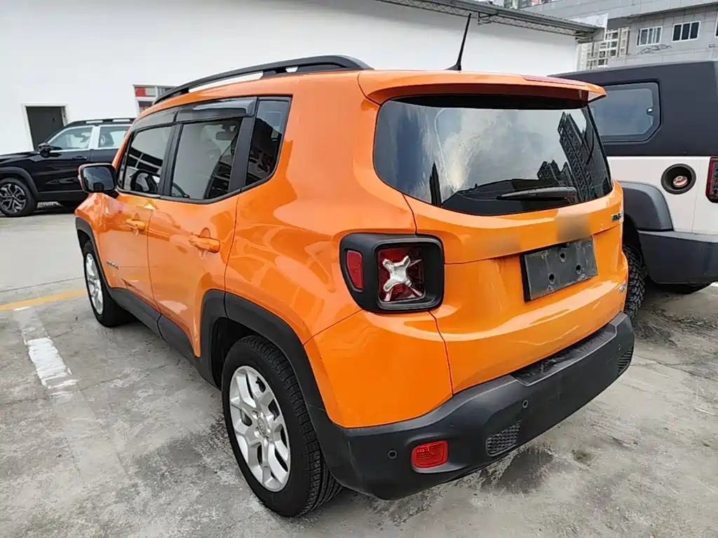 Jeep Renegade — фото 5