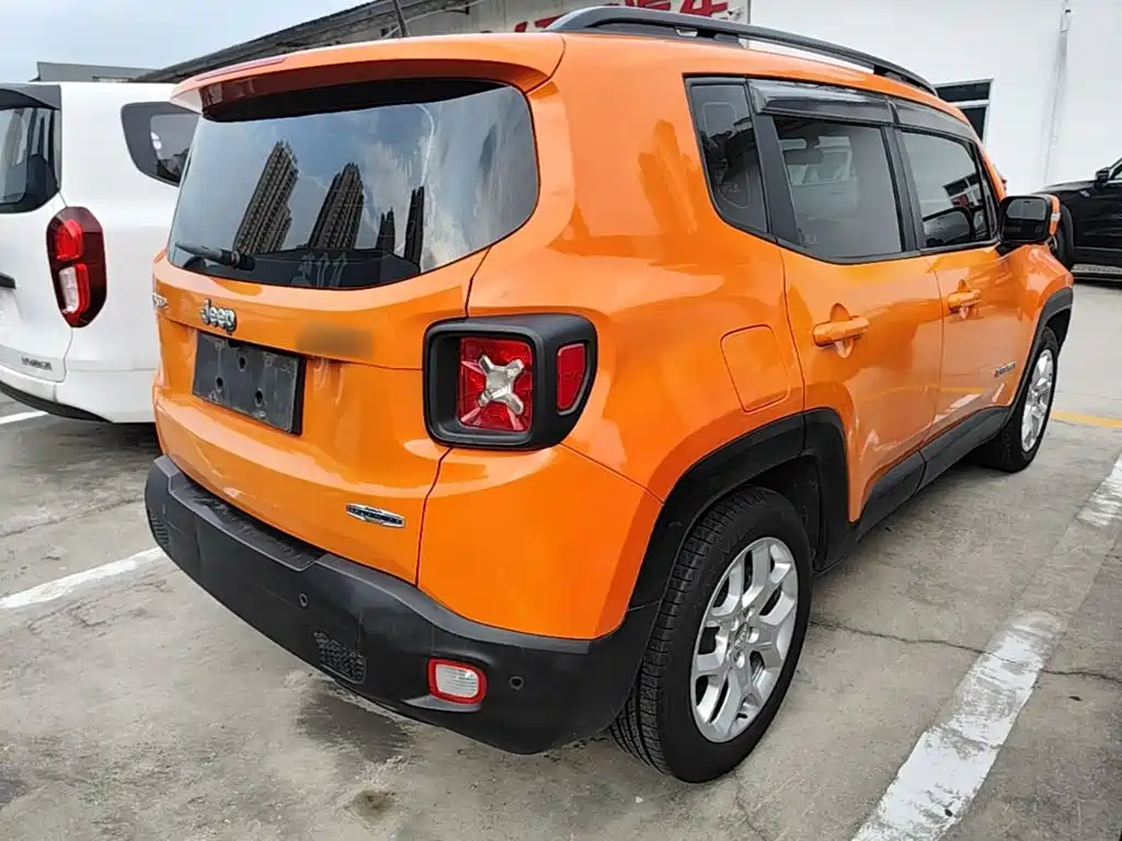 Jeep Renegade — фото 7