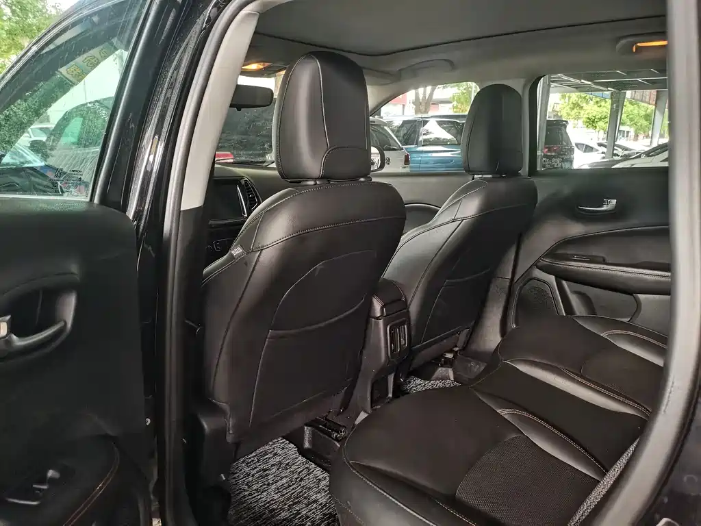 Jeep Compass — фото 6