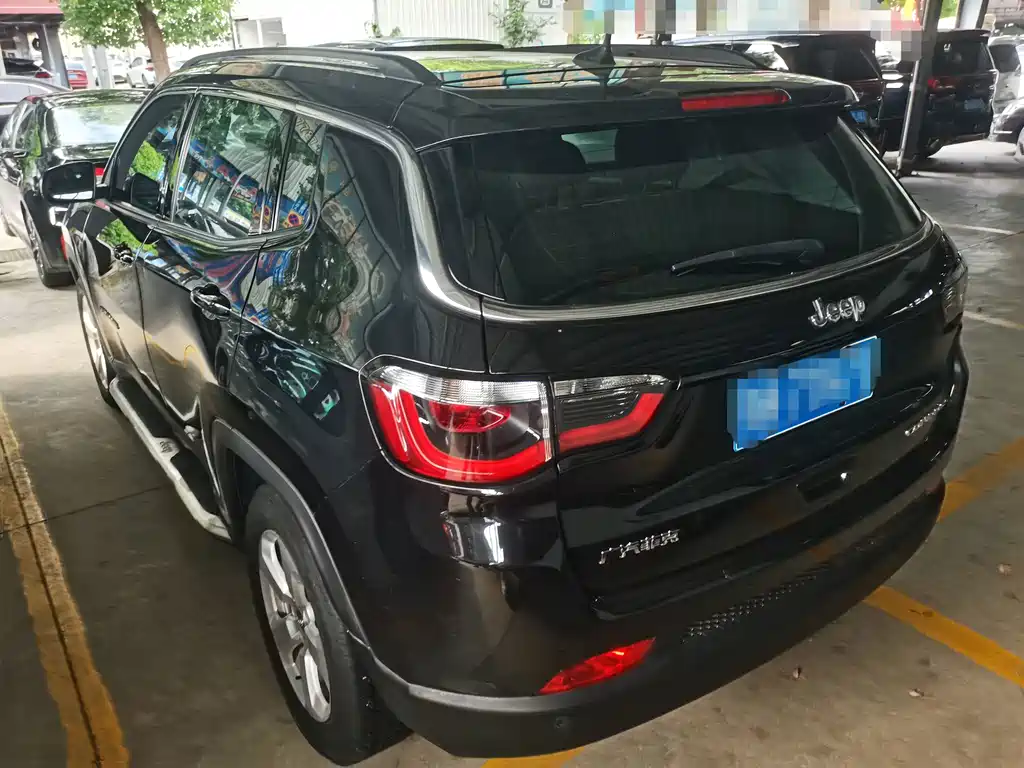 Jeep Compass — фото 8