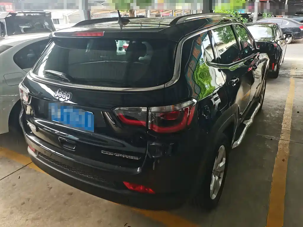 Jeep Compass — фото 9