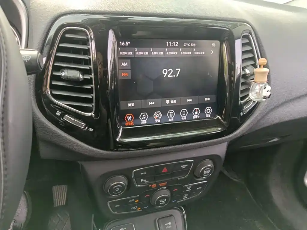 Jeep Compass — фото 13