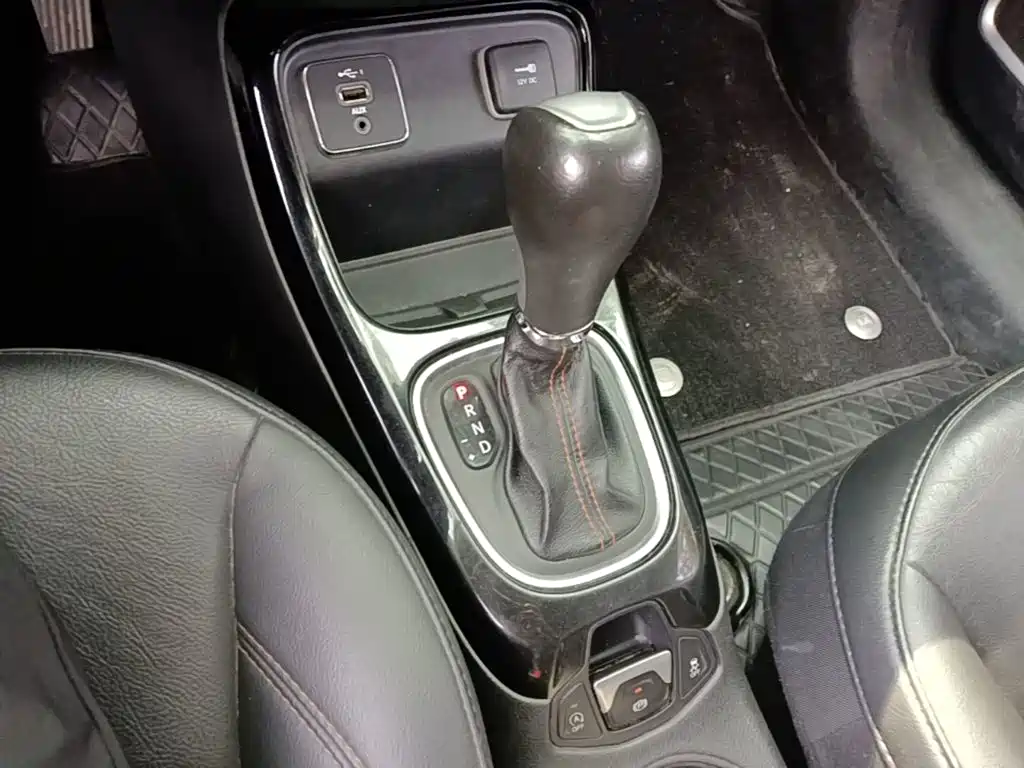 Jeep Compass — фото 14