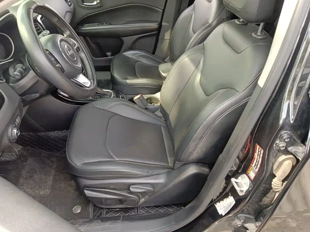 Jeep Compass — фото 15