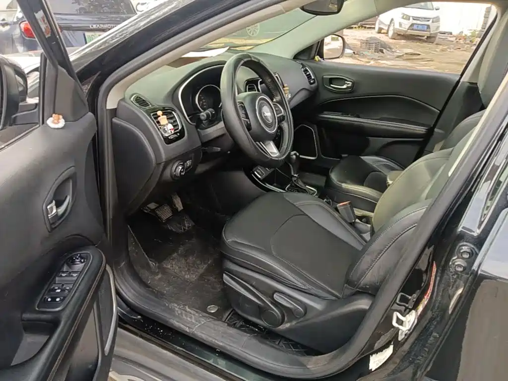 Jeep Compass — фото 16