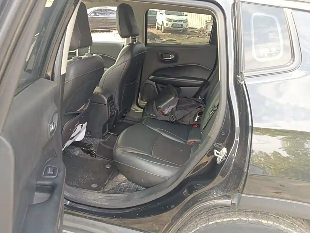 Jeep Compass — фото 17
