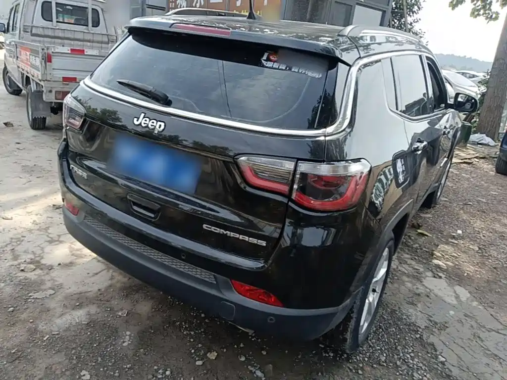 Jeep Compass — фото 7