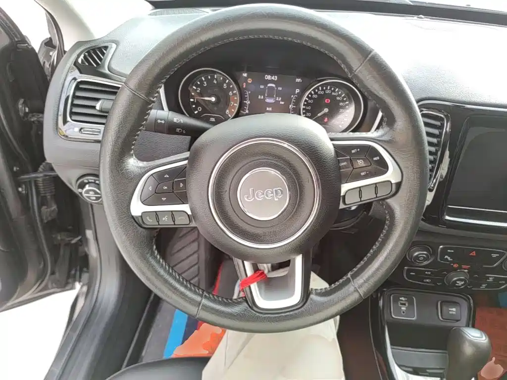 Jeep Compass — фото 11