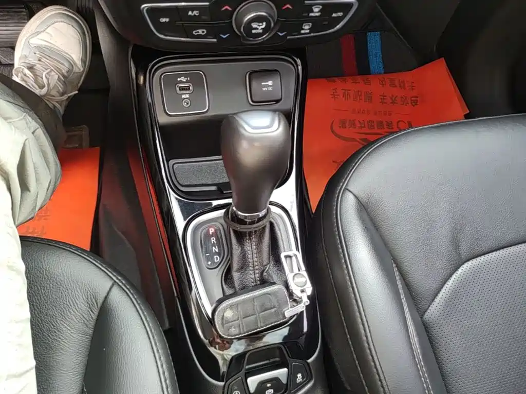 Jeep Compass — фото 14