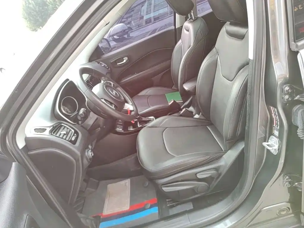 Jeep Compass — фото 15