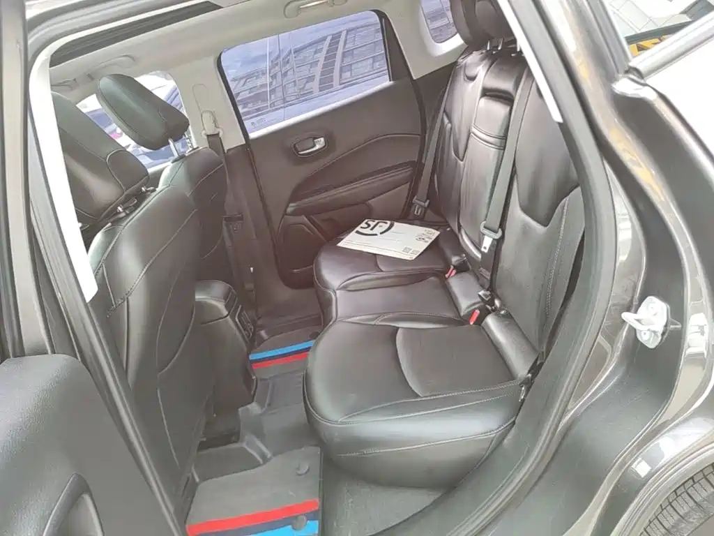 Jeep Compass — фото 17